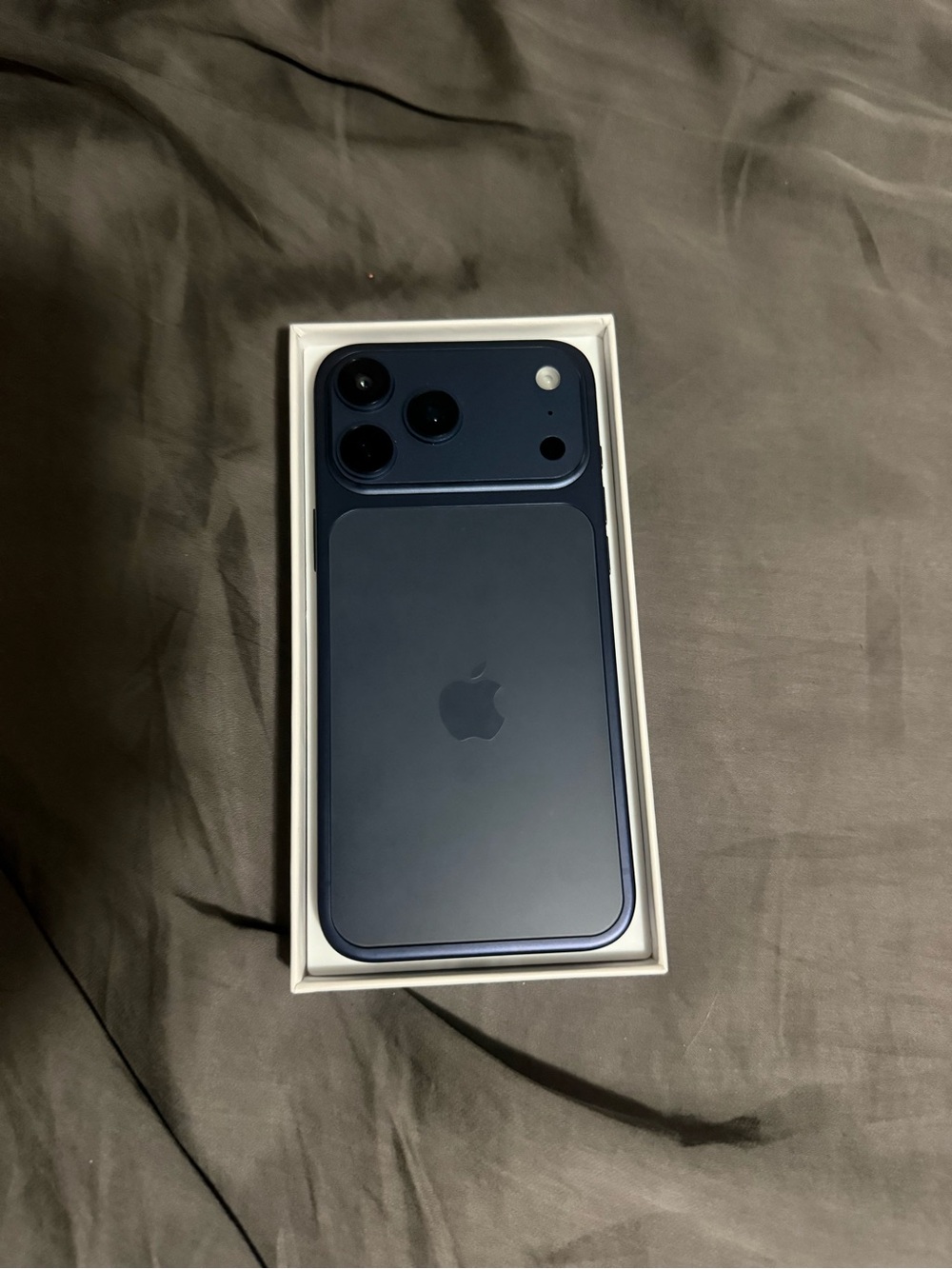 Apple iPhone 17 Pro Max - Blue